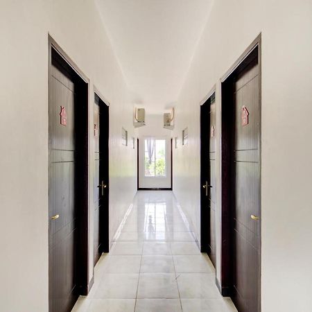 Oyo Life 3987 Kost Aditya Сурабая Екстериор снимка