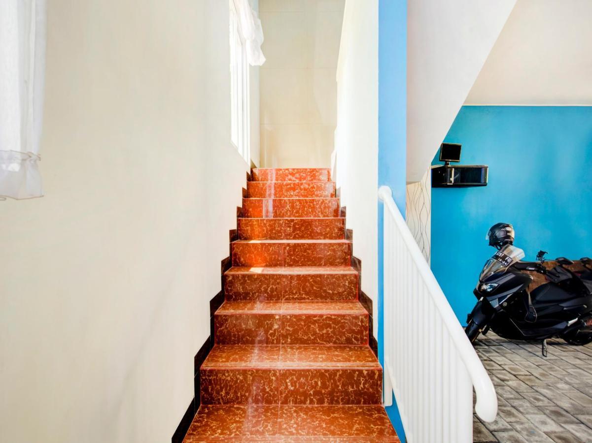 Oyo Life 3987 Kost Aditya Сурабая Екстериор снимка