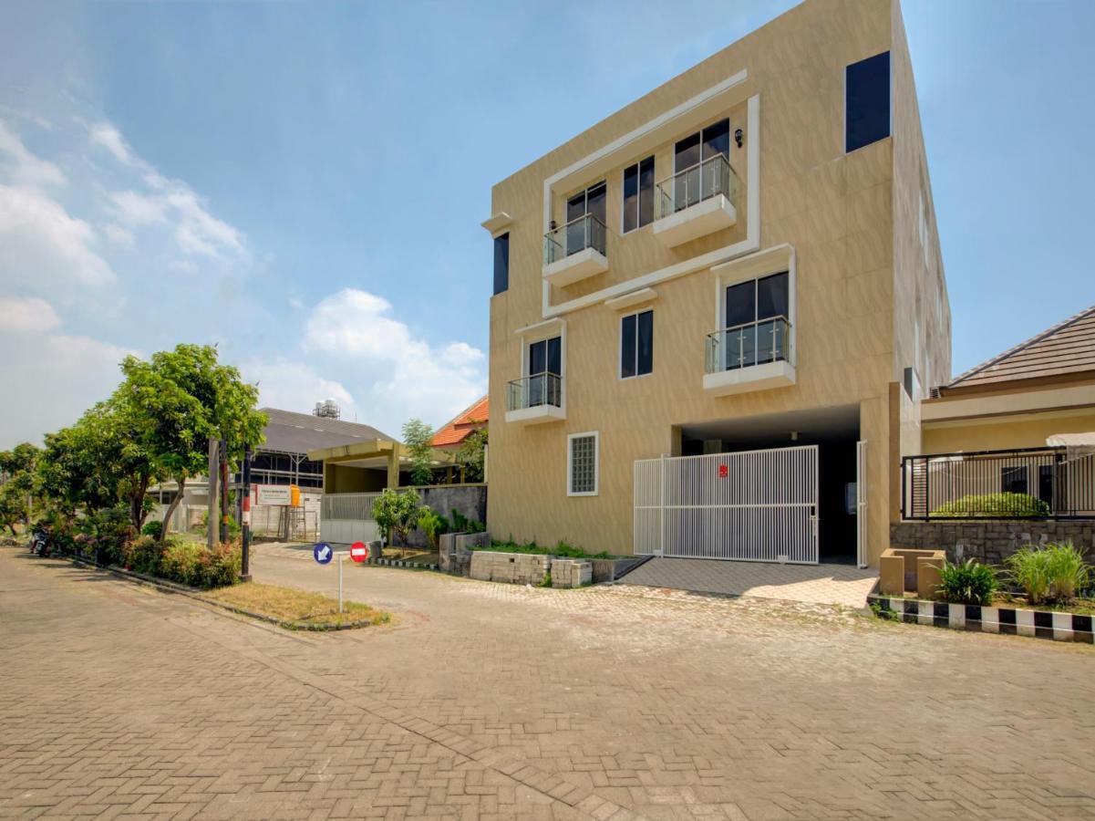 Oyo Life 3987 Kost Aditya Сурабая Екстериор снимка