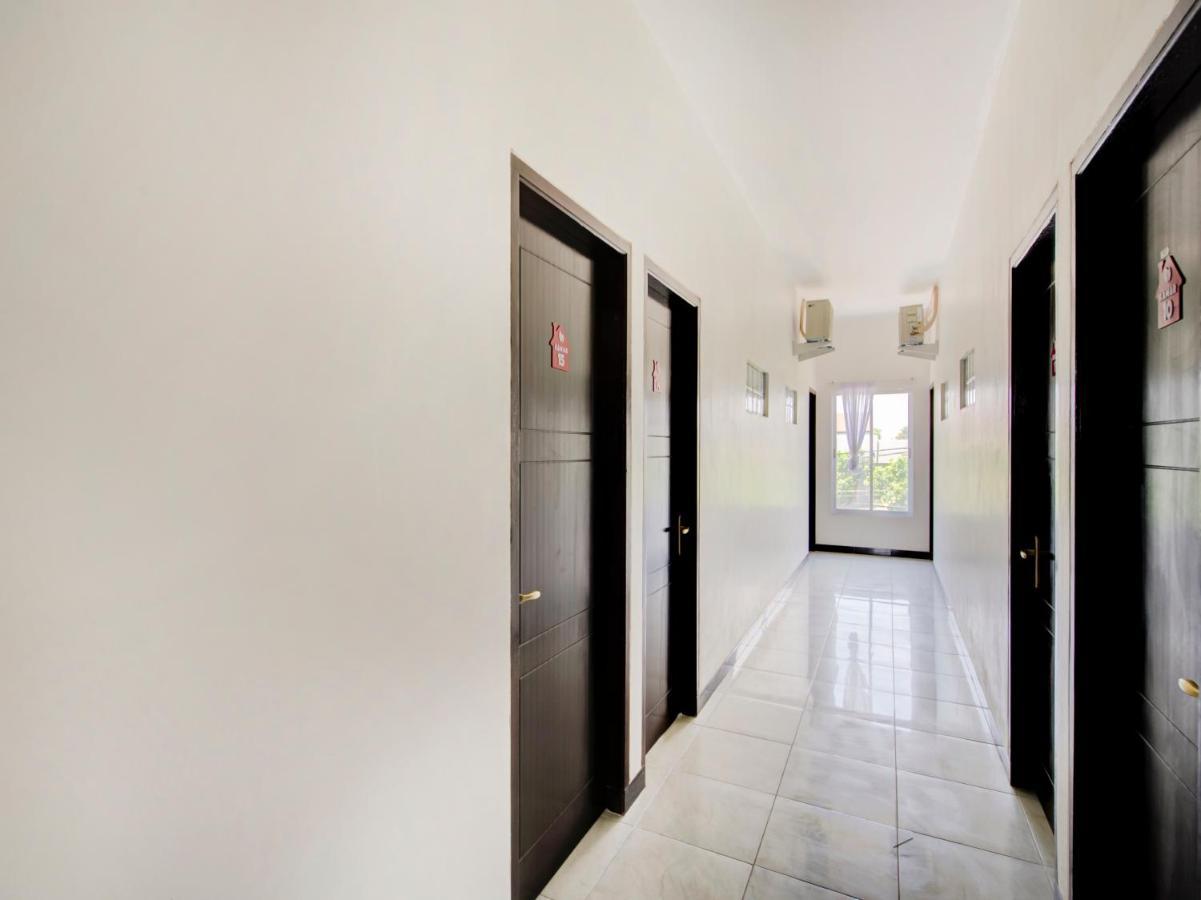 Oyo Life 3987 Kost Aditya Сурабая Екстериор снимка
