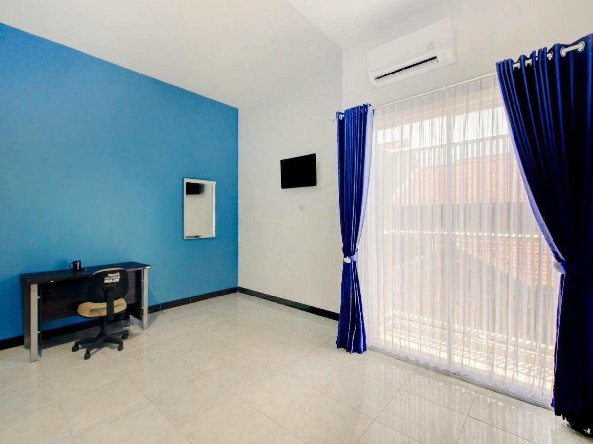 Oyo Life 3987 Kost Aditya Сурабая Екстериор снимка