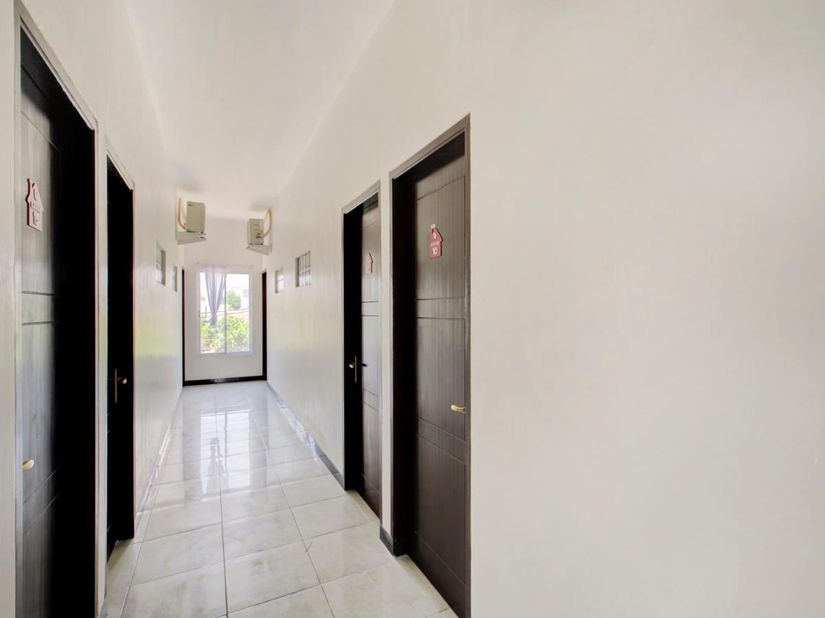 Oyo Life 3987 Kost Aditya Сурабая Екстериор снимка